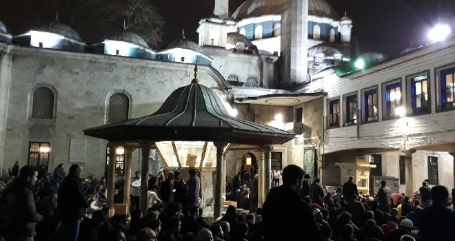 Miraç Kandili'nde Eyüpsultan Doldu Taştı