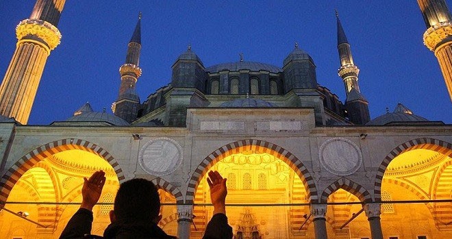 Bugün 'Miraç Kandili'