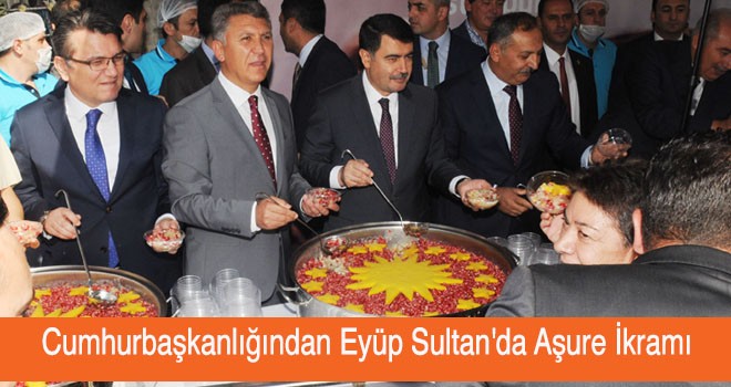 Cumhurbaşkanlığından Eyüp Sultan'da Aşure İkramı