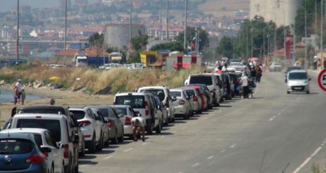 Çanakkale'de 5 kilometrelik feribot kuyruğu