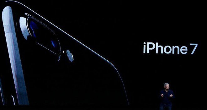 Apple iPhone 7'yi tanıttı