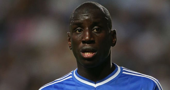 Demba Ba kafasında bitirmiş!