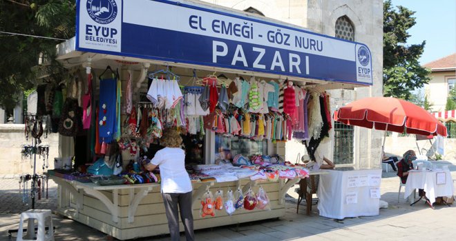 Eyüplü Hanımlar El Emekleriyle Aile Bütçesine Katkıda Bulunuyor 