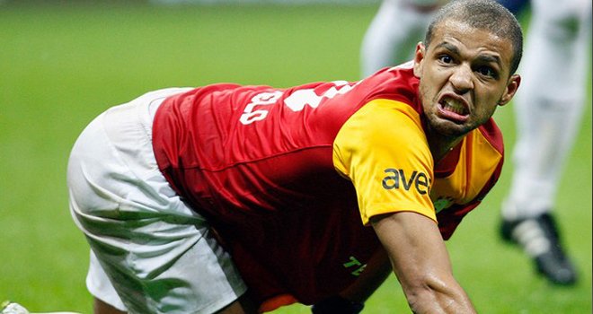 Felipe Melo, Sevilla ile anlaştı