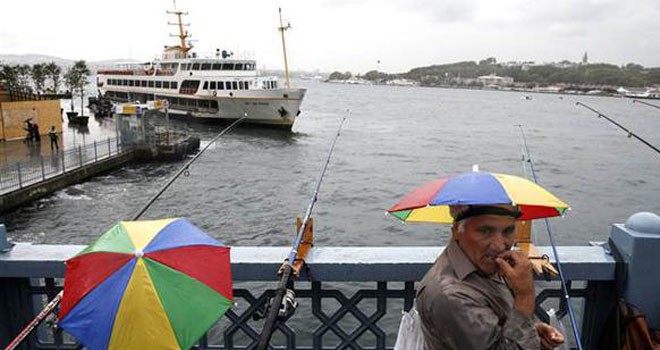İstanbul'da öğle saatlerinden sonra yağış bekleniyor