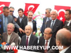 Kılıçdaroğlu şehit Ailesini Ziyaret Etti