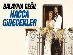 Balayı yerine Hacca gidecek