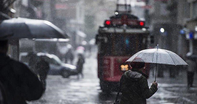 İstanbul'da aralıklı yağmur var