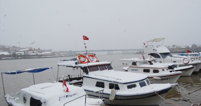 İstanbul'da kar yağışı devam ediyor