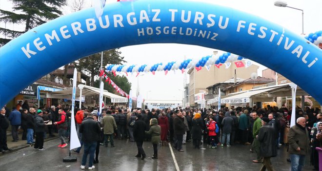 Kemerburgaz Turşu Festivali'nde renkli görüntüler yaşandı