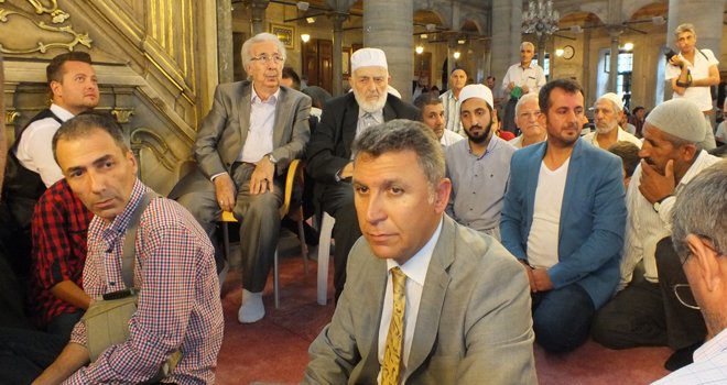 Osmanlı Hanedan Üyeleri Eyüp Sultan'da Şehitler İçin Mevlit Okuttu