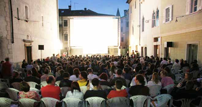 Şişli'de Yazlık Sinema Keyfi Başladı