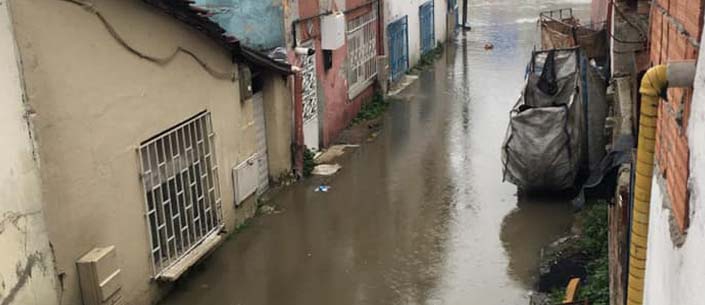 ALİBEYKÖY'DE SAĞANAK NEDENİ İLE SU BASKINI