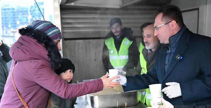 Başkan Bahçetepe'den Vatandaşlara Sıcak Çorba İkramı
