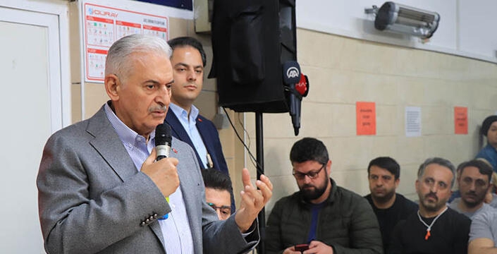 Binali Yıldırım Eyüpsultan'da işçilerle biraraya geldi