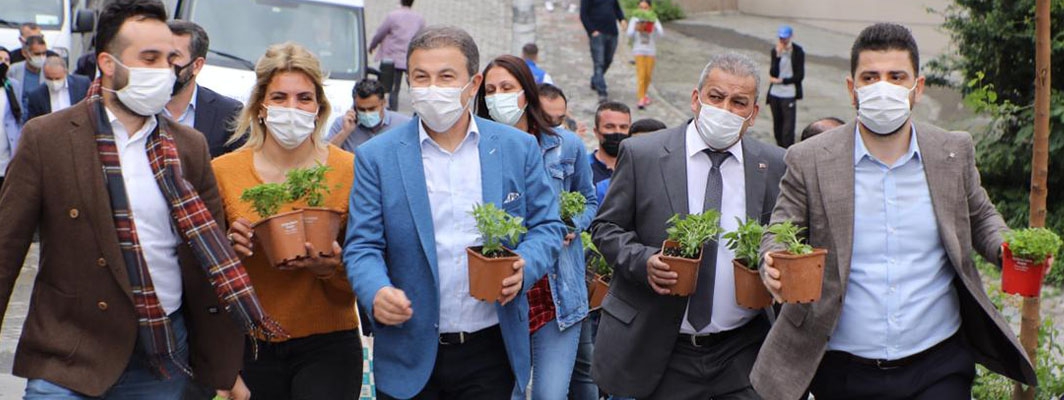 Emniyettepe ve Güzeltepe'yi fesleğen kokusu sardı