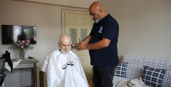 Eyüpsultan Belediyesi yaşlıları yalnız bırakmıyor