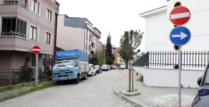 Eyüpsultan’da belli noktalara yeni trafik levhaları konuldu