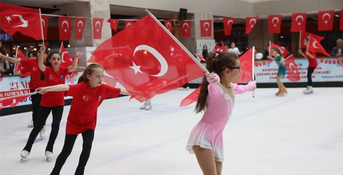Eyüpsultan'da buz üstünde 23 Nisan kutlaması