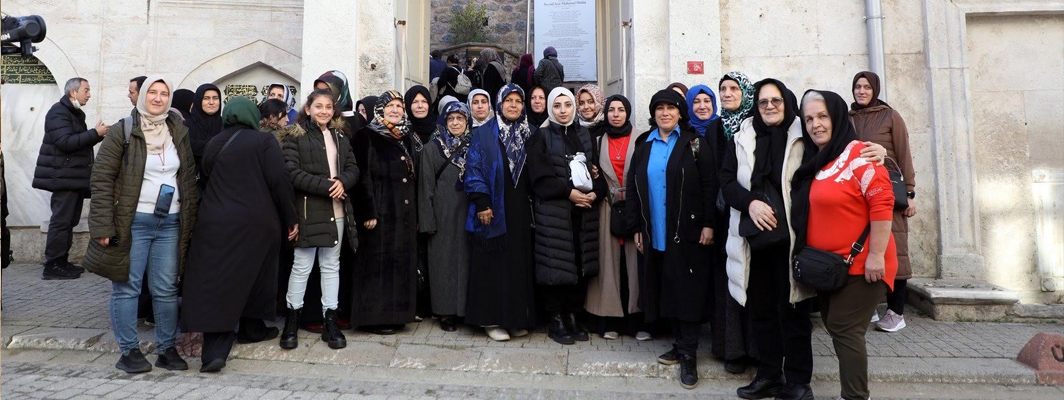 Eyüpsultan'da cami ve türbe gezileri başladı