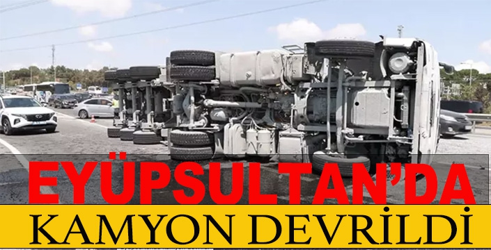 Eyüpsultan'da hafriyat kamyonu devrildi