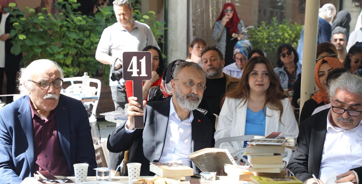 Eyüpsultan'da Kitap ve Obje Müzayedesi Yoğun İlgi Gördü