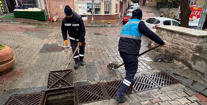 Eyüpsultan'da yağmur suyu ızgaraları ve hatları temizlendi