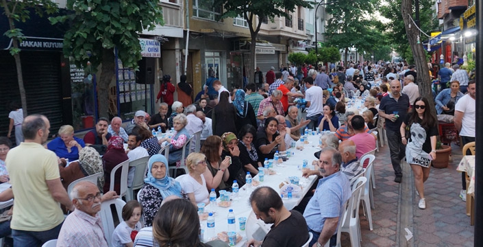 FERZAN ÖZER’DEN MUHTEŞEM İFTAR