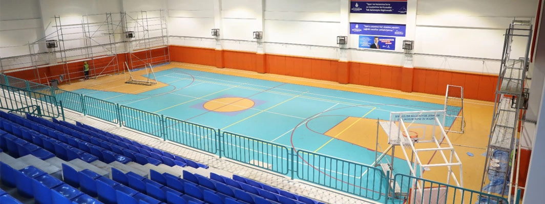 İBB, OKUL SPOR SALONLARINI YENİLİYOR