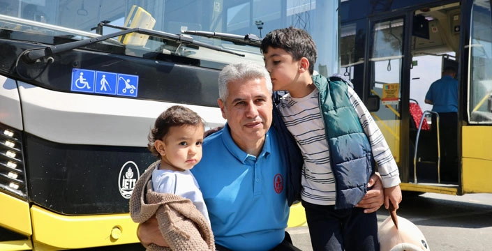 İETT KAYBOLAN İKİ ÇOCUĞU AİLESİNE KAVUŞTURDU