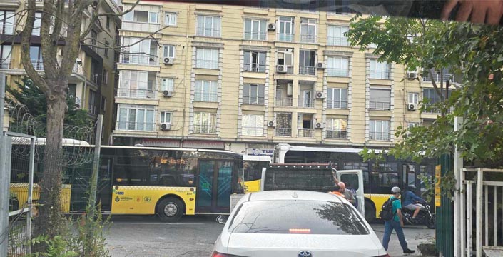 İETT OTOBÜSÜ BOZULUNCA ALİBEYKÖY'DE TRAFİK FELÇ OLDU