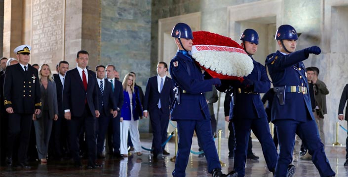 İMAMOĞLU VE CHP’Lİ 26 İLÇE BELEDİYE BAŞKANI ATA’NIN HUZURUNA ÇIKTI