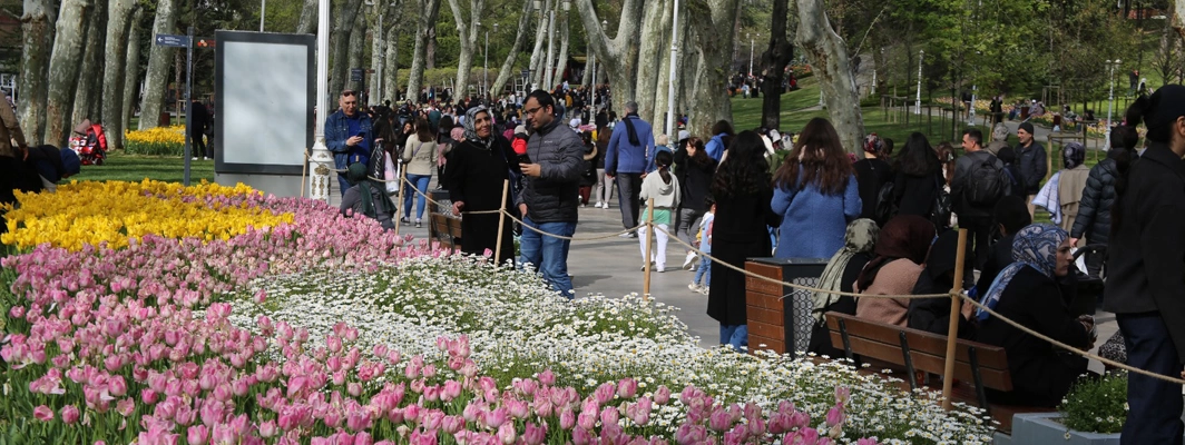 İSTANBUL’DA BAHAR COŞKUSU LALE BAYRAMIYLA TAÇLANDI
