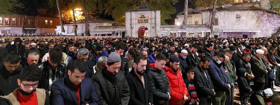 Kadir Gecesi'nde camiler doldu taştı