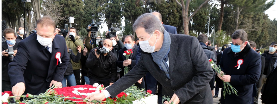 Mehmet Akif Ersoy kabri başında anıldı