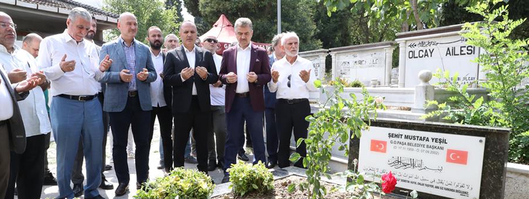 MERHUM BELEDİYE BAŞKANI ŞEHİT MUSTAFA YEŞİL KABRİ BAŞINDA DUALARLA ANILDI.