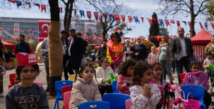 ÖZGÜRLÜK VE DEMOKRASİ ŞENLİĞİ, SARAÇHANE’DE DEVAM EDİYOR