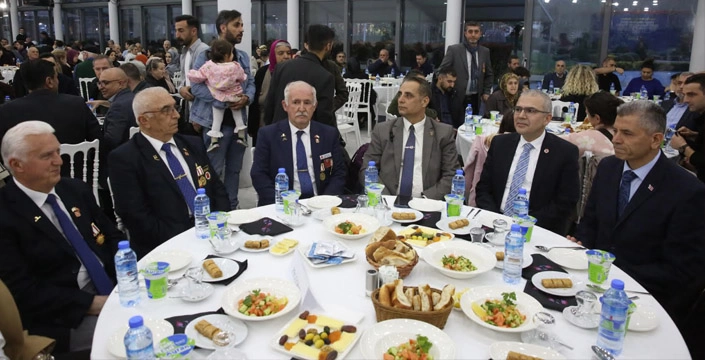 Şehit ve gazi aileleri iftarda buluştu