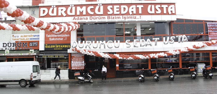 YENİLENEN MEKANI İLE DÜRÜMCÜ SEDAT USTA 15. YILINI KUTLADI