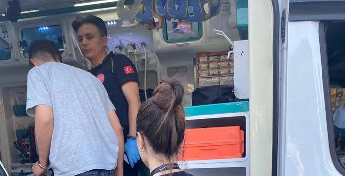 Zabıta ekiplerinden soğukkanlı müdahale: Bıçaklı şahıs ikna edildi, olası faciadan dönüldü